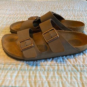 Birkenstock Arizona woman's brown
leather size 40 (women’s 9.5) sandals